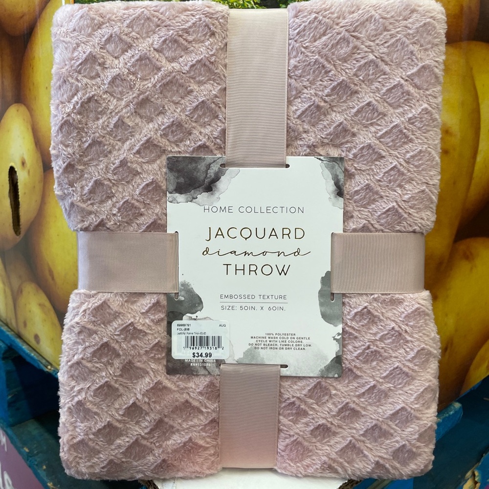 Home Collection Jacquard Diamond Throw Blanket